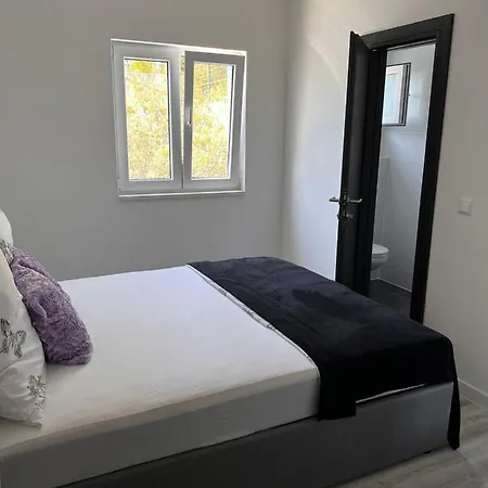 Apartment Lena *